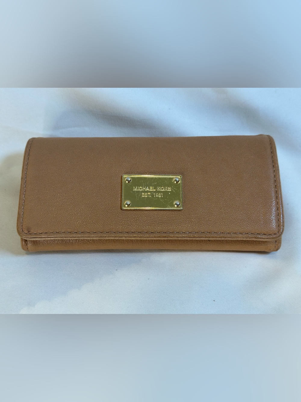 Michael Kors tan Leather Continental jet set Wallet with Gold Plaque